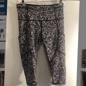 New never worn sz 8 LULULEMON ATHLETICA Yoga pants